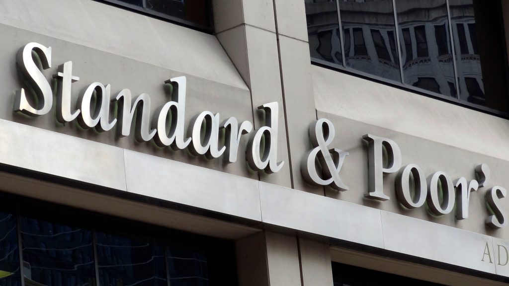 Standard & Poor's declassa il rating della Russia a spazzatura, Moody's emette un avviso di spam
