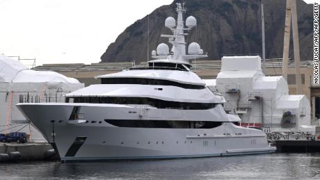 Lo yacht Amore Vero presso il cantiere navale di La Ciotat, nel sud della Francia, il 3 marzo 2022.