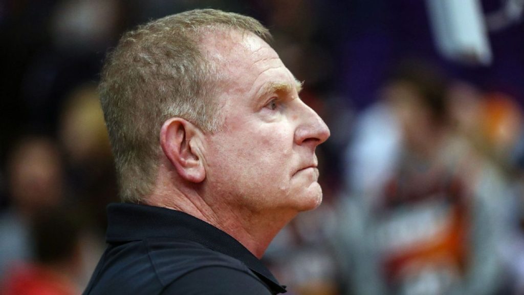 Il pastore Al Sharpton chiede alla NBA di porre fine alle indagini dei Phoenix Suns, rimuovere il proprietario Robert Sarver