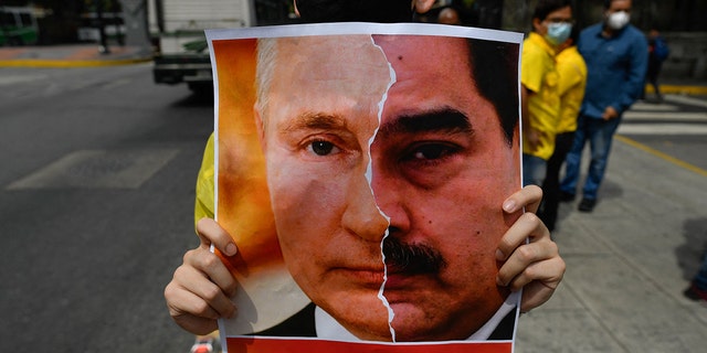 Primero Justicia tiene un cartello che mostra il volto del presidente russo Vladimir Putin e del presidente venezuelano Nicolas Maduro 