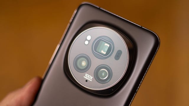 Immagine di un telefono grigio