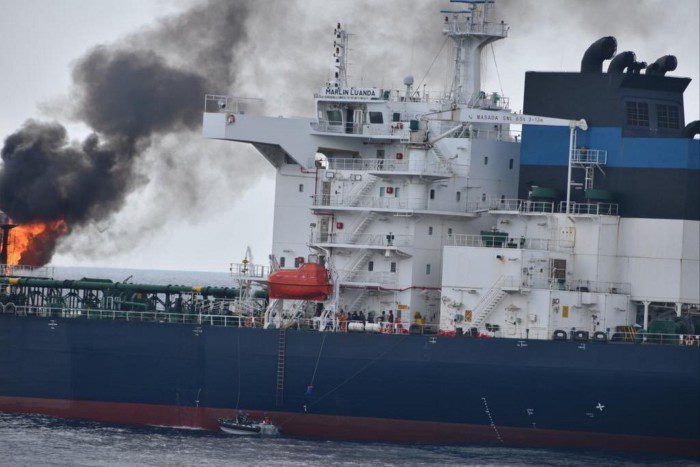 La petroliera Marlin Luanda ha preso fuoco a sud-est di Aden dopo un attacco missilistico da parte dei combattenti Houthi a gennaio.