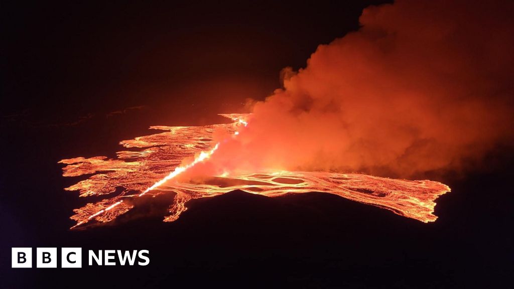 La lava in Islanda si sta avvicinando a Grindavik con una nuova eruzione