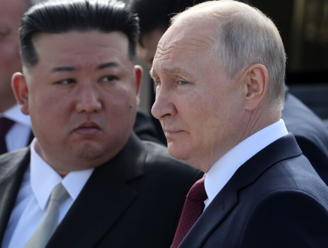 Lo scorso anno il leader nordcoreano Kim Jong Un e il presidente russo Vladimir Putin hanno visitato la piattaforma di lancio del razzo Angara presso il cosmodromo di Vostochny.