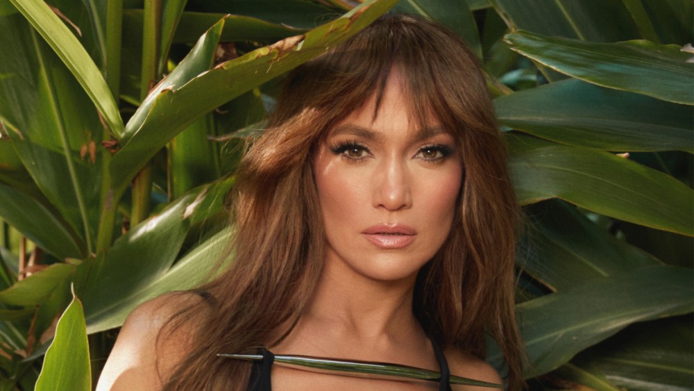 Jennifer Lopez riclassifica il suo tour dei più grandi successi in mezzo alle vendite deboli