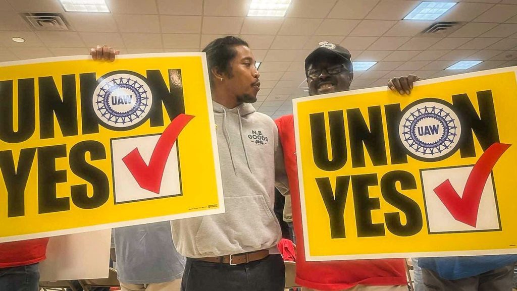 I lavoratori del Tennessee votano per aderire alla UAW