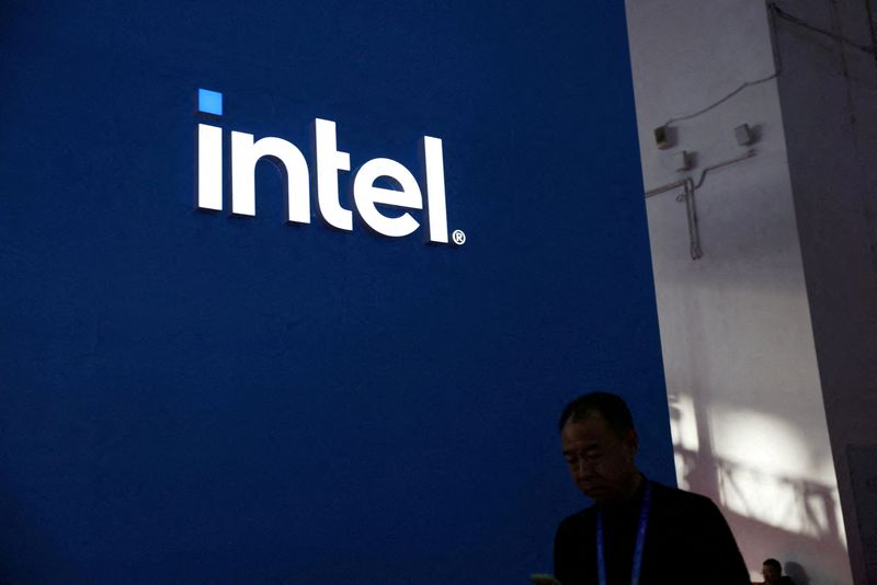 I legislatori statunitensi si sono indignati dopo che Huawei ha presentato un laptop con un nuovo chip Intel AI