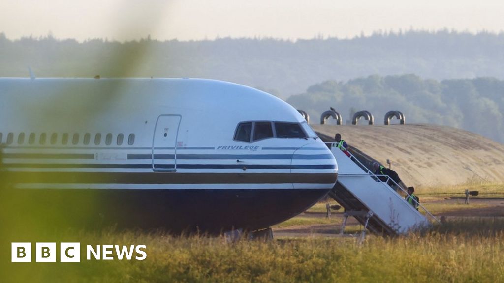 Il Ministero degli Interni afferma che il blocco dei voli in Ruanda inizierà entro poche settimane