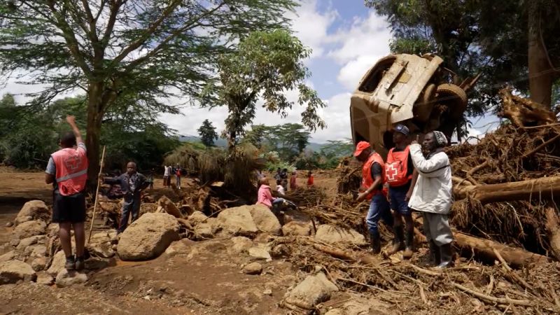 Inondazioni a Nairobi, in Kenya: decine di morti dopo la rottura della diga vicino a Mai Mahiu mentre l'area è devastata da settimane di forti piogge