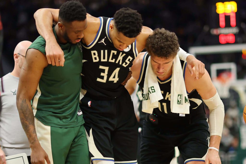 L'infortunio di Giannis Antetokounmpo ha gettato un'ombra oscura sulla vittoria dei Bucks sui Celtics