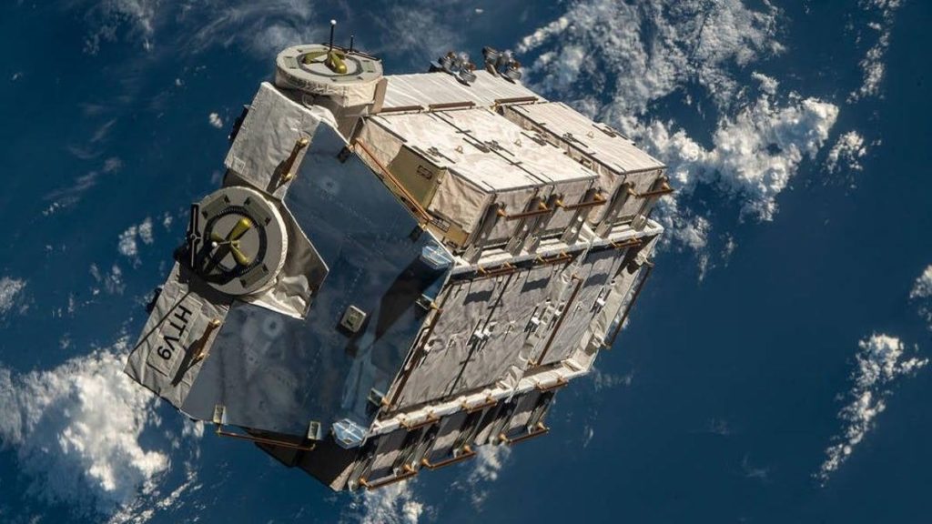 La NASA conferma che un pezzo del pallet della batteria della Stazione Spaziale Internazionale si è schiantato contro una casa in Florida