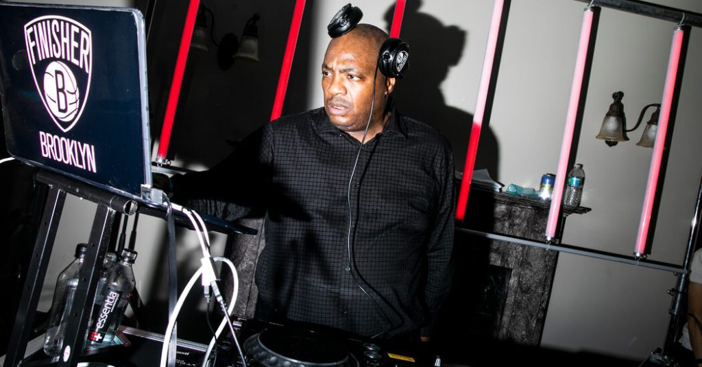 Mister C, il pionieristico DJ di Brooklyn, muore all'età di 57 anni