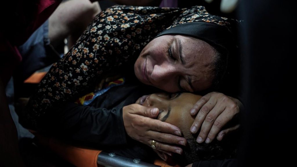 Guerra tra Israele e Hamas: Israele si è spinto ulteriormente all’interno di Rafah, costringendo circa 300.000 persone alla fuga