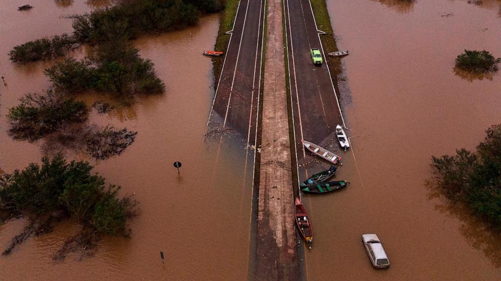 Il Brasile colpito dalle inondazioni continua a soffrire a causa dell’innalzamento del livello dei fiumi e sono state confermate la morte di 149 persone