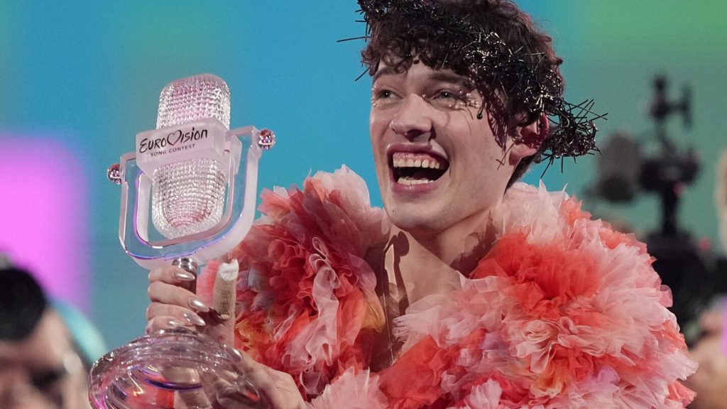 Lo svizzero Nemo vince il premio Eurovision 2024 per la canzone The Code
