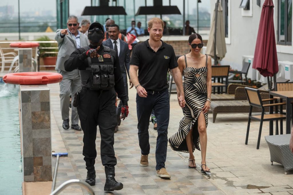Royal News - Live: il principe Harry e Meghan Markle sorridono in Nigeria nonostante il recente "disprezzo" di Charles